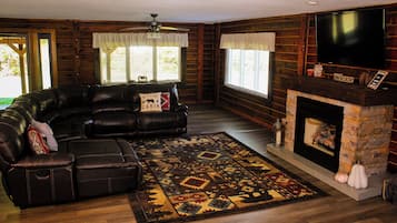Smart TV, fireplace