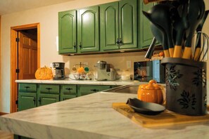 Microondas, horno, placa de cocina