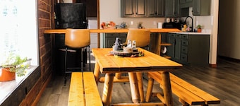 Little Smokies of Ohio Escape Cozy 2 Bedroom Cabin+Private Hot Tub+Starlink WiFi
