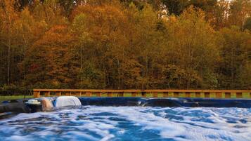Bañera de hidromasaje al aire libre
