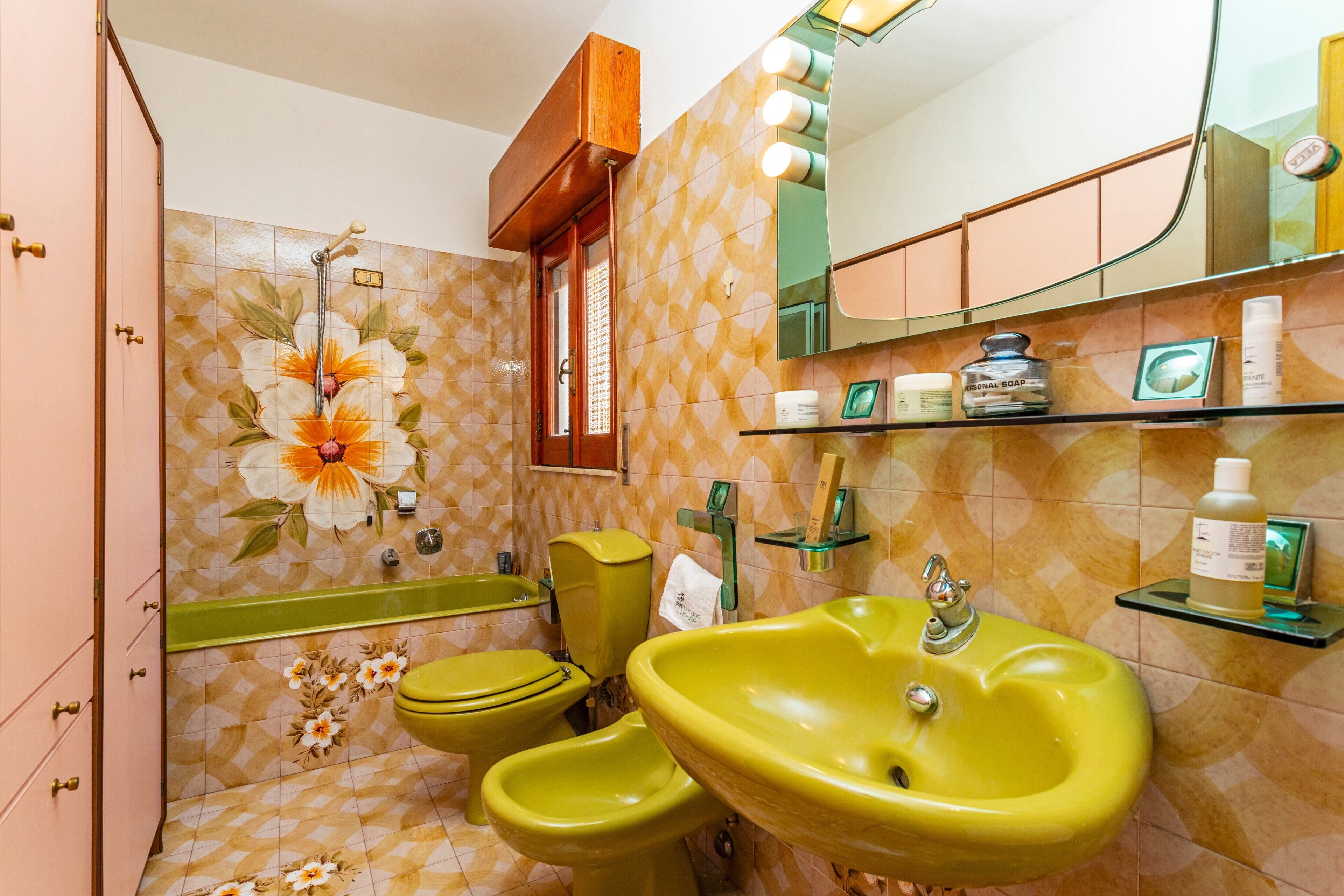 Een douche, een haardroger, handdoeken