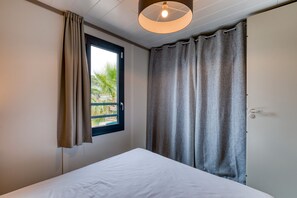 2 bedrooms, iron/ironing board