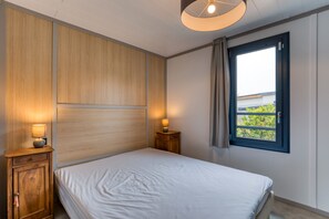 2 bedrooms, iron/ironing board - Chalet with Shared Indoor Pool, Terrace and Air Conditioning - Pomérols (Pomérols)