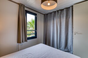 2 bedrooms, iron/ironing board