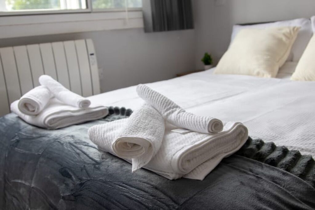 1 dormitorio, tabla de planchar con plancha, wifi gratis y ropa de cama