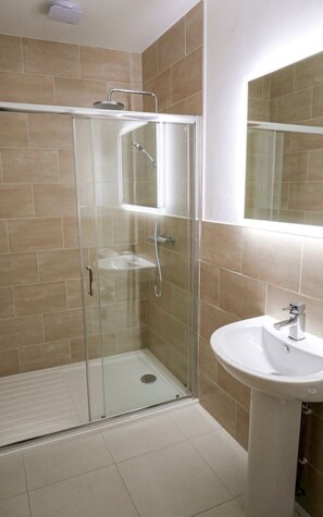 Hair dryer - Modern 1 bed apartment on edge of city centre 4 (West Yorkshire)