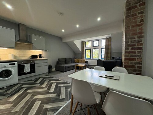 Modern 1 bed apartment on edge of city centre (6)