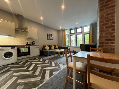 Modern 1 bed apartment on edge of city centre (3)