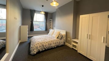1 bedroom, desk, iron/ironing board, WiFi