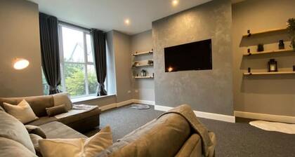 Luxury Apartment Close to Leeds City Centre