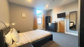 1 habitación, tabla de planchar con plancha, wifi y ropa de cama