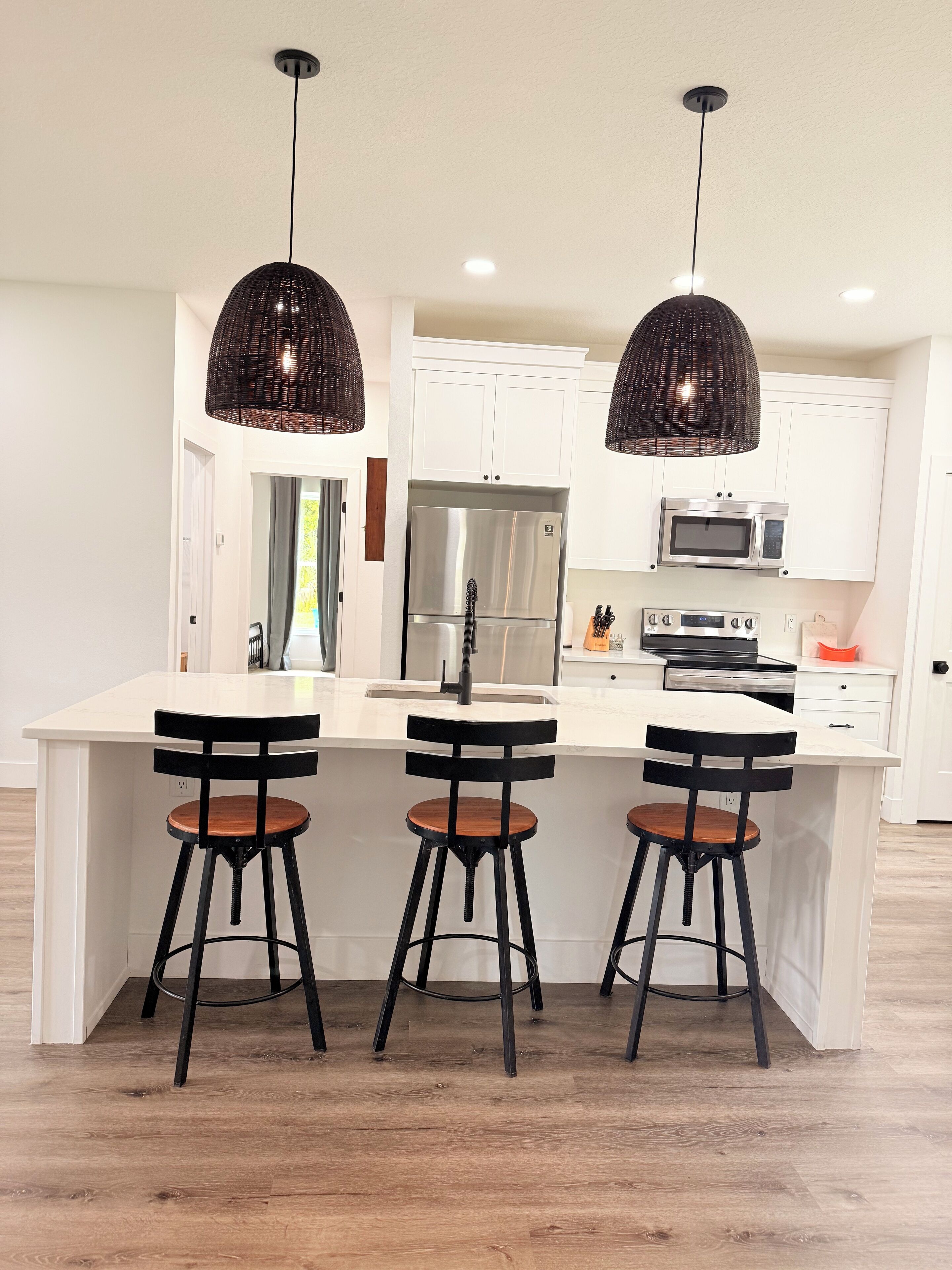 Microondas, horno, parrilla de estufa y lavavajillas 