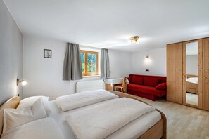 1 chambre, fer et planche à repasser, Wi-Fi gratuit, draps fournis