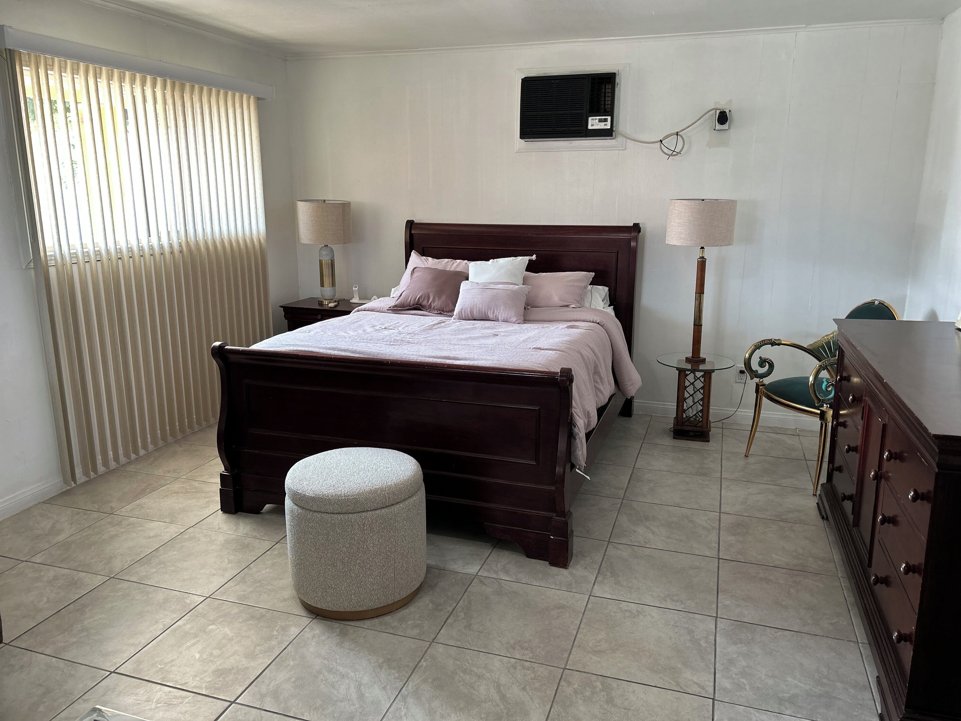 1 quarto, Wi-Fi de cortesia, roupa de cama
