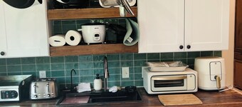 Huge 14 guest Victorian home in fabulous Spartanburg SC with luxury fixtures.