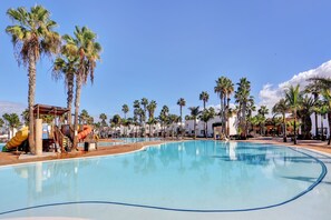 Pool - Oasis Duna - Casa Amanay: Shared Pool, Private Terrace & Wi-Fi for Your Vacation (Corralejo)