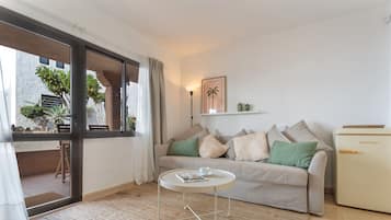 Fernseher, Tischtennisplatte