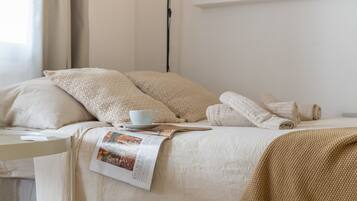 1 habitación, tabla de planchar con plancha, wifi gratis y ropa de cama