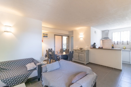 Interior. Apartment 'Corse' with Balcony and Wi-Fi