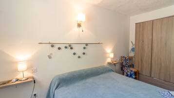 2 slaapkamers, een strijkplank/strijkijzer, gratis wifi, beddengoed