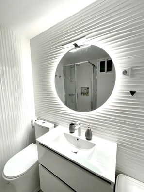 Shower, hair dryer, towels - Exclusive Views On Top Of The Ocean: Sea Views, Private Terrace & Wi-Fi (Los Realejos)