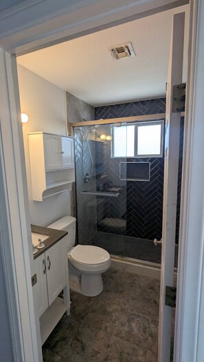 Shower, hair dryer, towels, soap - Private 2BR Upstairs Casita in fabulous Las Vegas- with Pool (Las Vegas)