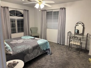 2 bedrooms, iron/ironing board, WiFi, bed sheets - Private 2BR Upstairs Casita in fabulous Las Vegas- with Pool (Las Vegas)