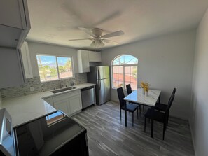 Mikrobølgeovn, ovn, kogeplade, opvaskemaskine