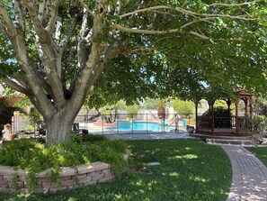 Pool - Private 2BR Upstairs Casita in fabulous Las Vegas- with Pool (Las Vegas)