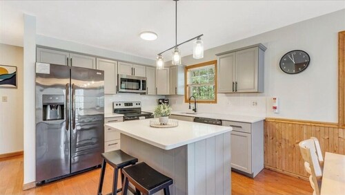 Spacious 6-bd chalet in Lake Harmony, Hot tub, WiFi, AC, Lake Access