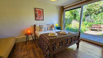 Iron/ironing board, travel cot, WiFi, bed sheets