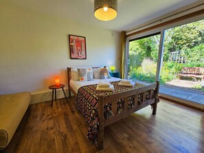 Iron/ironing board, travel crib, WiFi, bed sheets