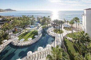 A resort with a central pool, palm trees, and a view of the ocean. - La Pacifica Los Cabos, a Hilton Club - Studio Premier Plus with Full Ocean Views (Los Cabos)