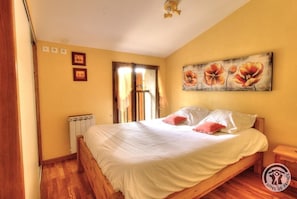 4 bedrooms, travel cot, free WiFi