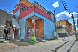 Exterior - Stylish, modern downtown retreat w/ downtown views (Glenwood Springs)