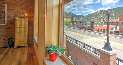 Stylish, modern downtown retreat, Unbeatable location w/ historic downtown views