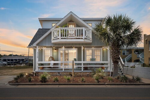 Beach Haven Bungalow #2-Sweet Beach Chic Cottage