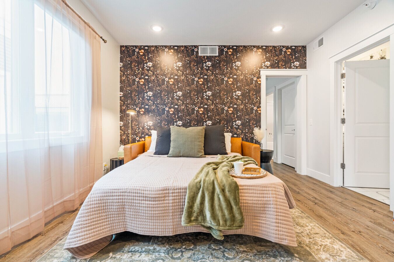 2 bedrooms, iron/ironing board, travel crib, free WiFi