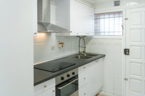 Fridge, microwave, oven, coffee/tea maker