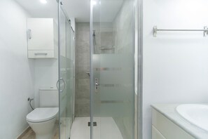 Shower, towels