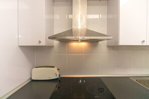 Fridge, microwave, oven, coffee/tea maker