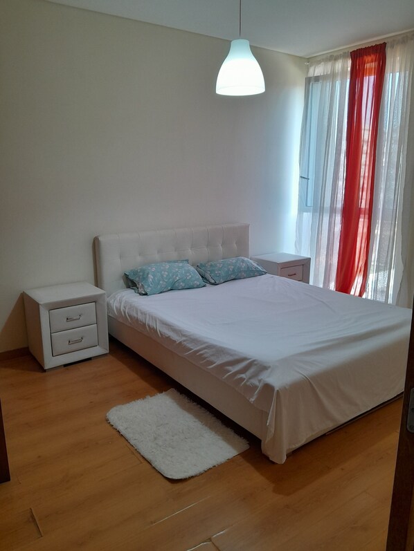 1 habitación, tabla de planchar con plancha y wifi 