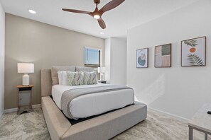 6 bedrooms, desk, iron/ironing board, travel crib