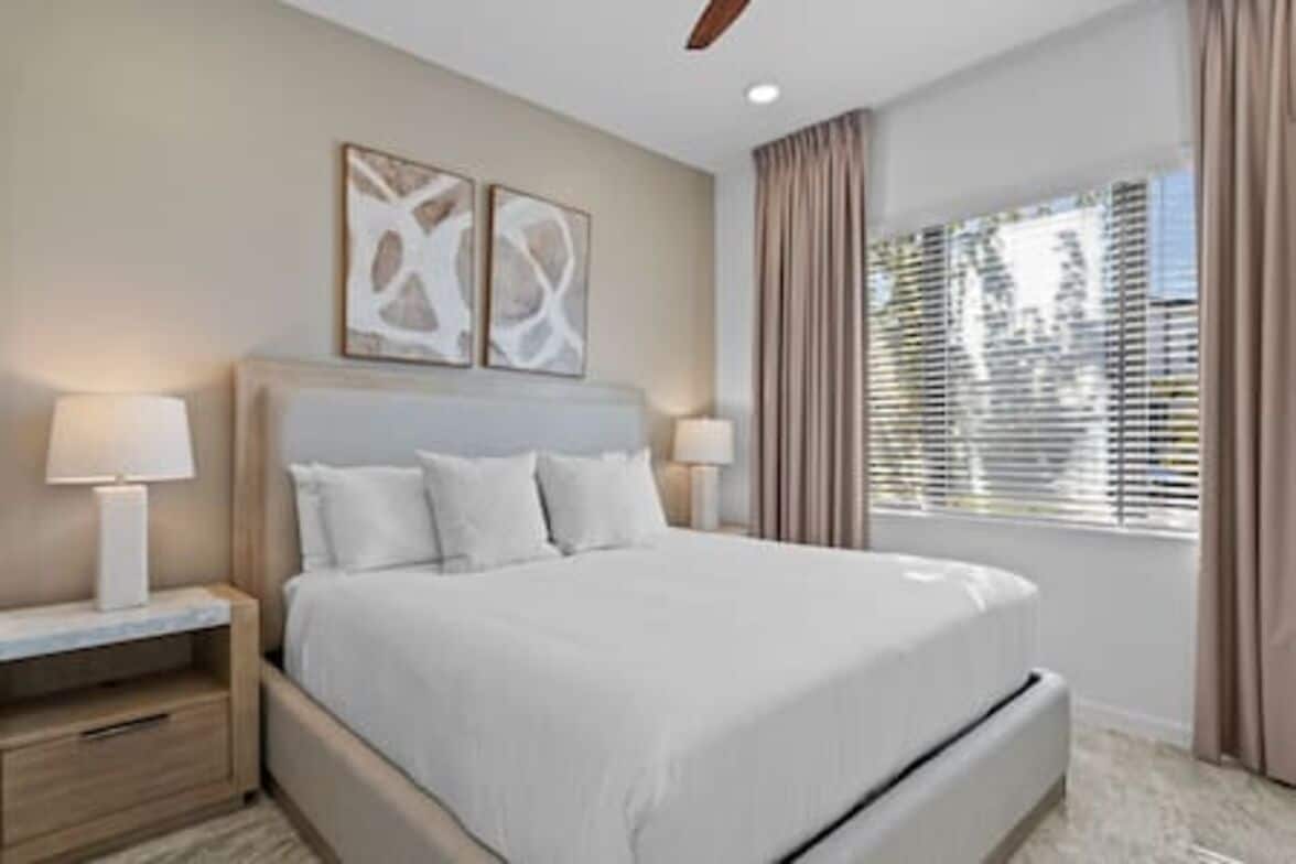 6 bedrooms, desk, iron/ironing board, travel cot