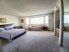 3 chambres, fer et planche à repasser, Wi-Fi, draps fournis