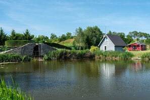 Superior Cabin, Overwater | Iron/ironing board, bed sheets - Zatoka Zabłockich Ośrodek Wypoczynkowy (Znin)