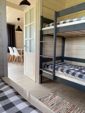 Cabaña Confort, en el área del jardín | 1 habitación, tabla de planchar con plancha, wifi gratis y ropa de cama