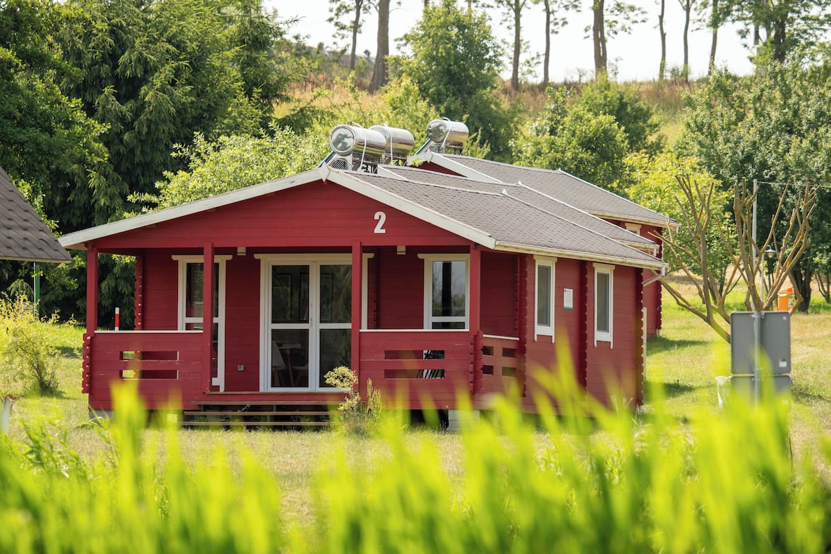 Comfort Cabin, Garden Area | Iron/ironing board (on request), bed sheets