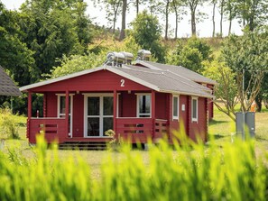 Iron/ironing board, bed sheets - Zatoka Zabłockich Ośrodek Wypoczynkowy (Znin)