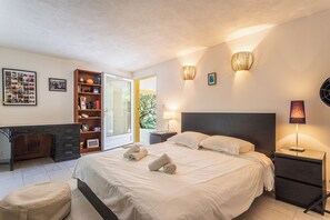 5 habitaciones, tabla de planchar con plancha, wifi y ropa de cama 